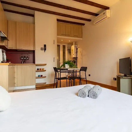 Pit Stop - Navigli Apartman *