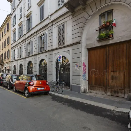 Pit Stop - Navigli * Milánó