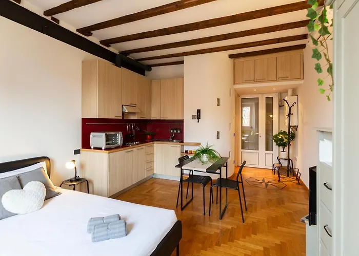 Pit Stop - Navigli Apartmán *